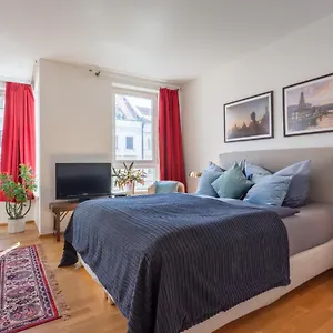 Schoenes In Downtown Mitte Mit Balkon , Berlín Alemania