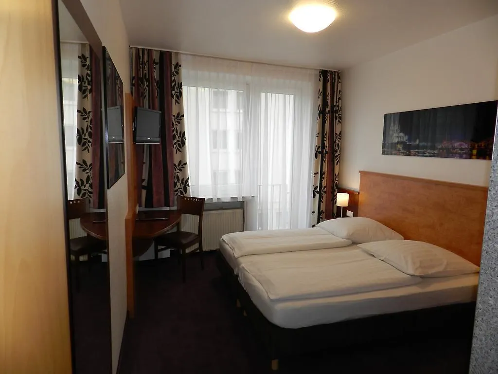 Breslauer Hof Am Dom Otel Köln
